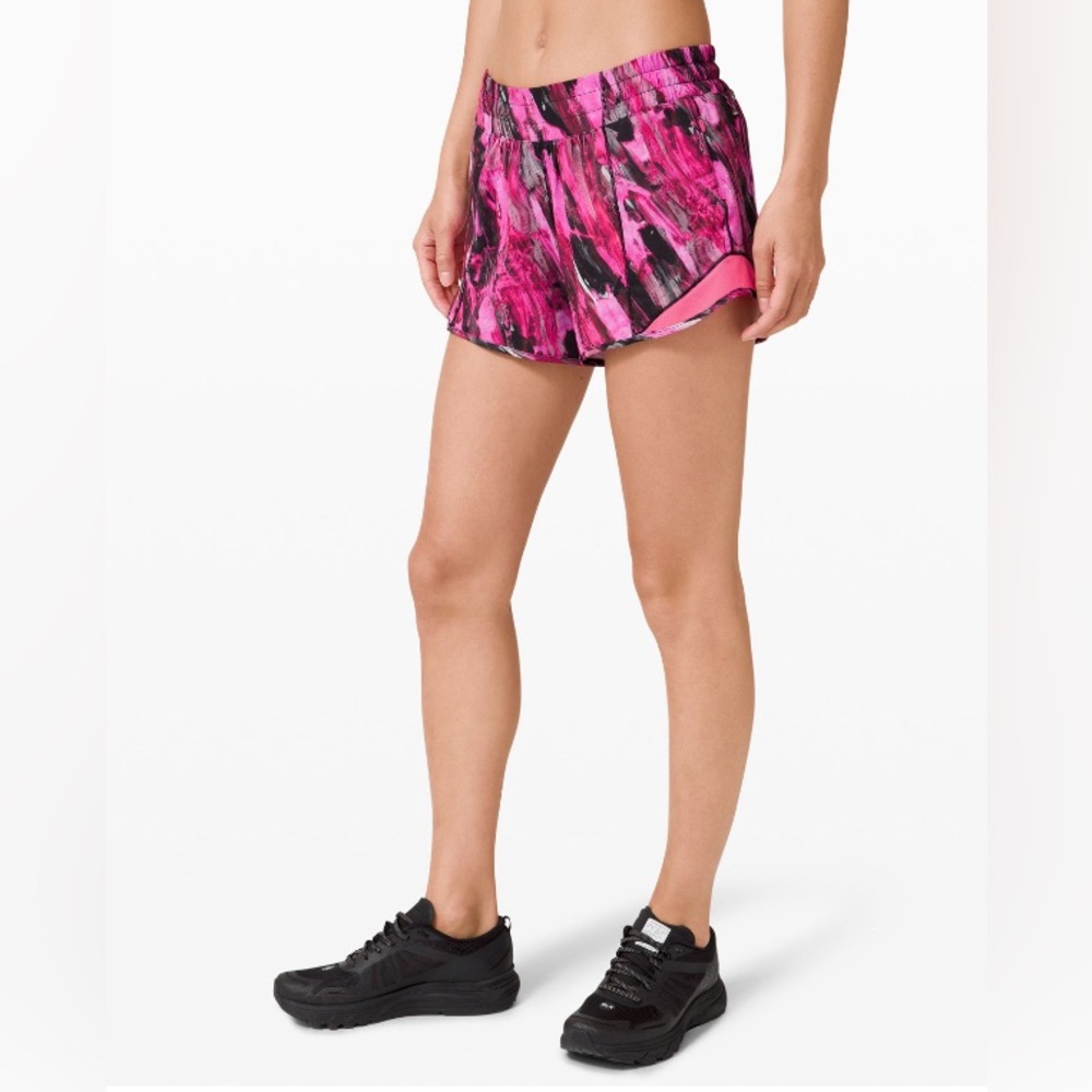 *Limited Edition* lululemon Hotty Hot Low-Rise Lined Short 4”